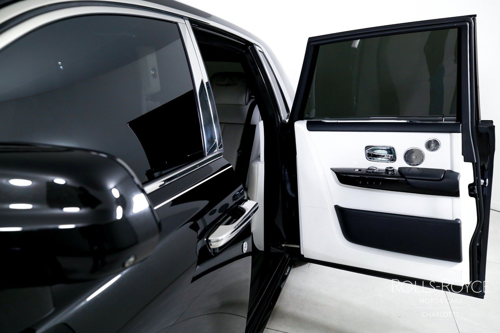 Used 2018 Rolls-Royce Phantom Sedan RWD image 18