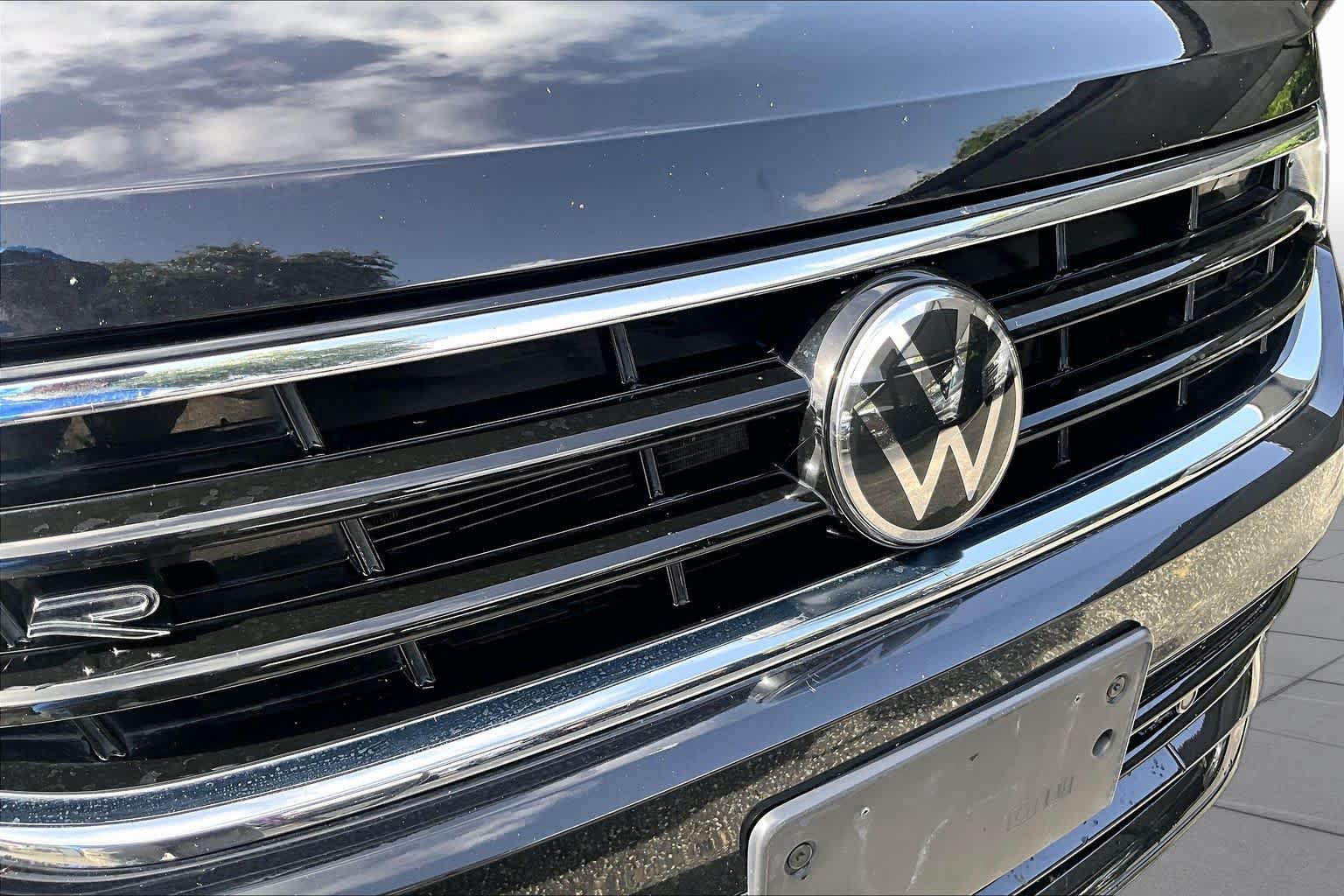 Used 2024 Volkswagen Tiguan SE R-Line FWD image 31