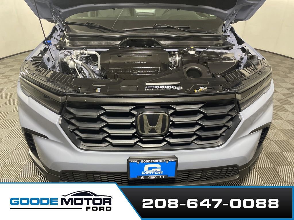 Used 2025 Honda Pilot Sport image 25