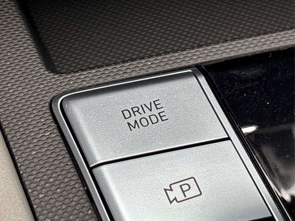 Certified 2025 Hyundai Elantra Sport FWD image 33