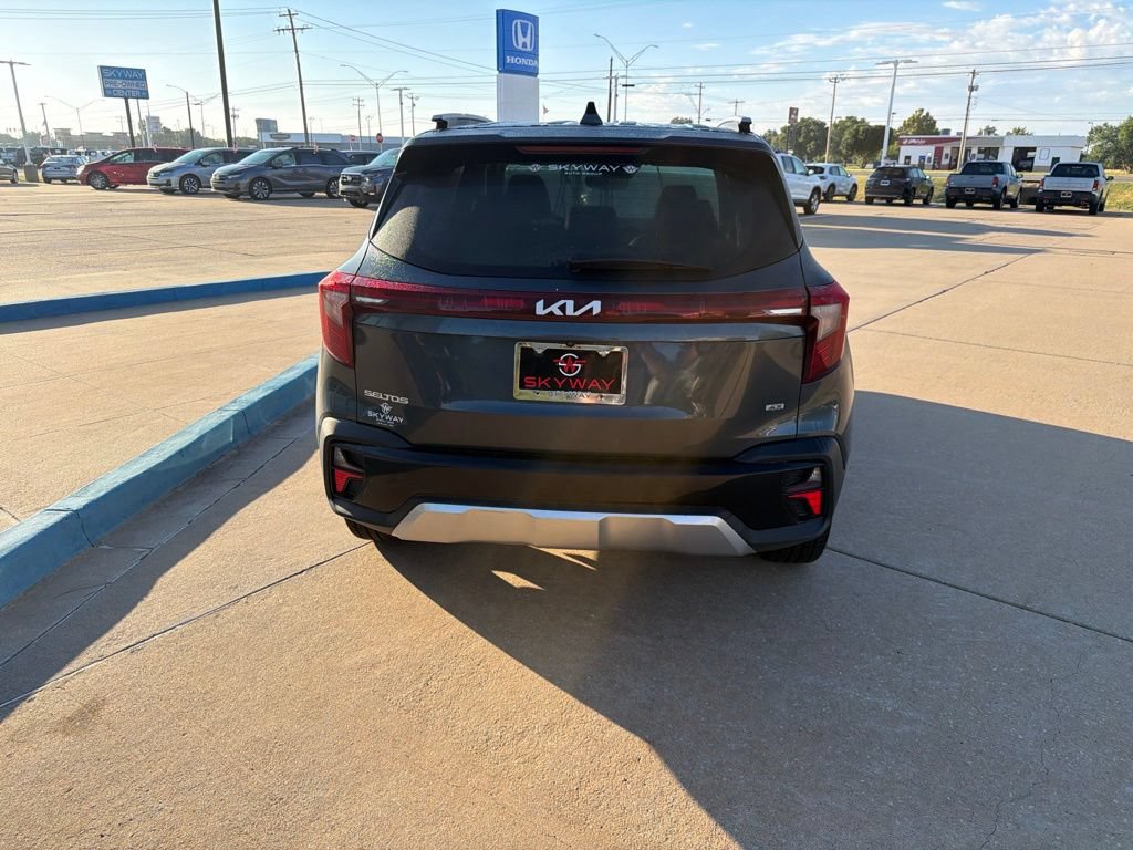 Used 2024 Kia Seltos EX AWD/4WD image 4