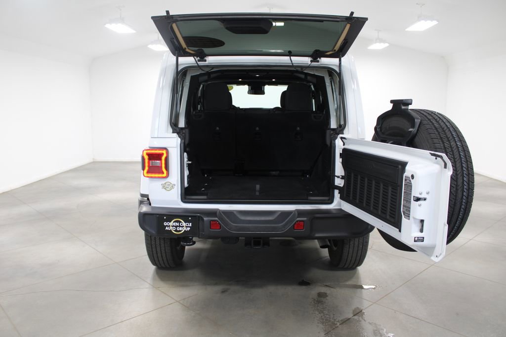 Used 2024 Jeep Wrangler Sahara image 17