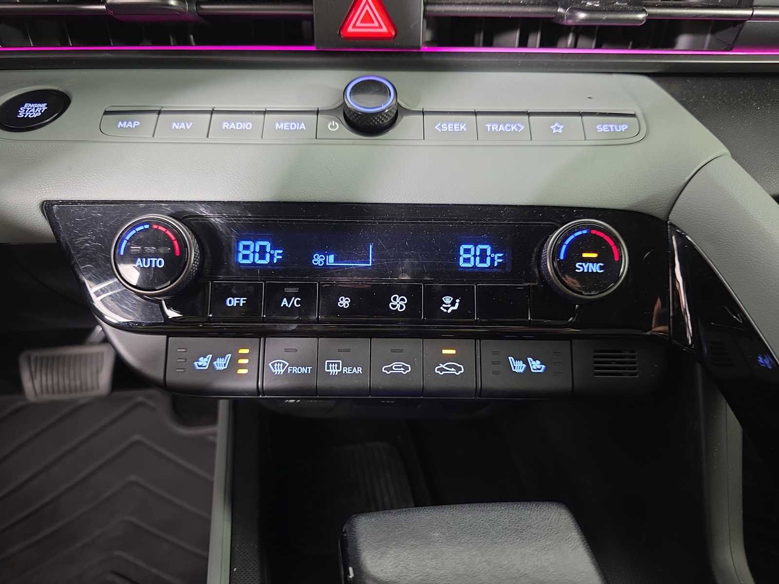 Used 2024 Hyundai Elantra Limited image 19