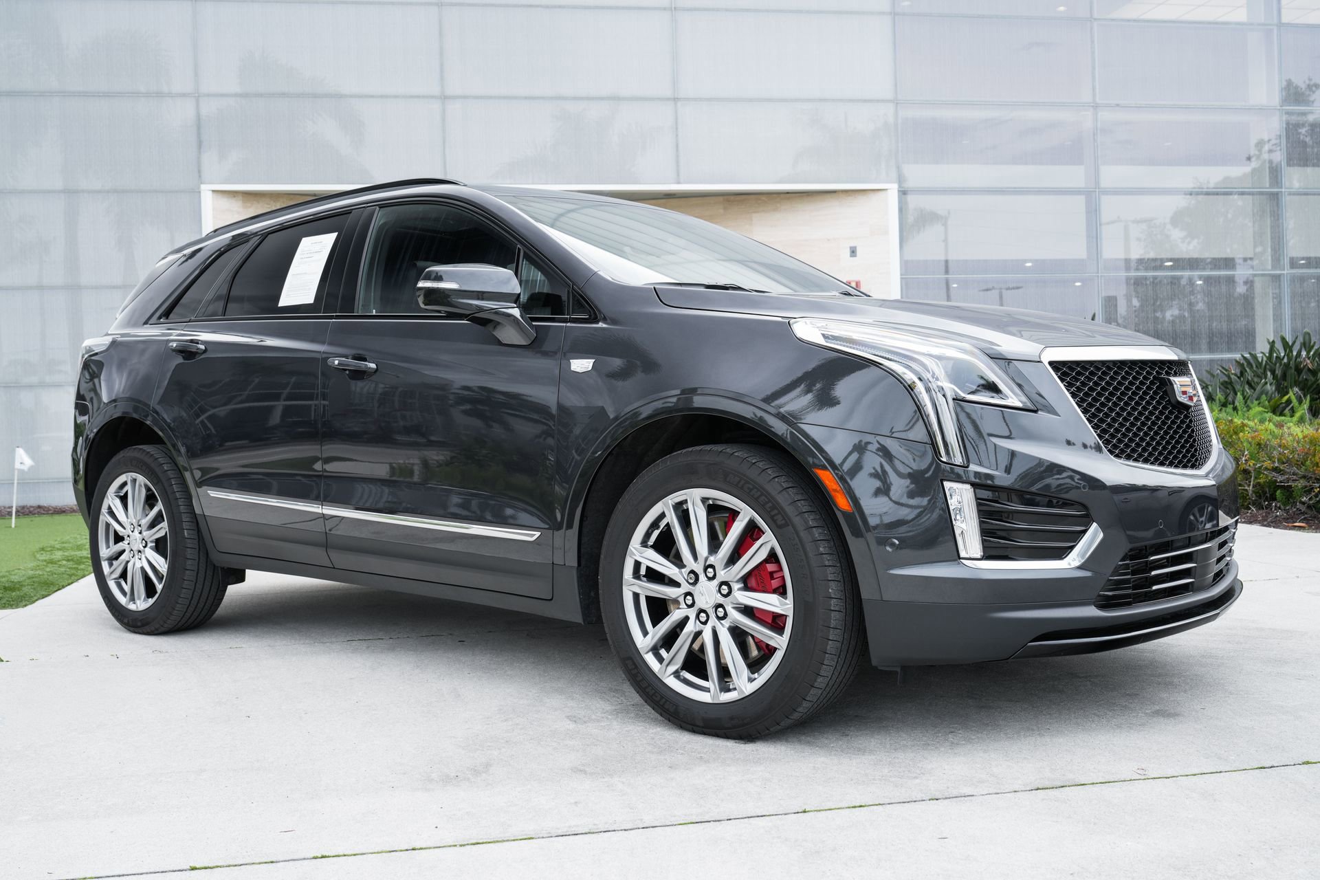 Used 2023 Cadillac XT5 Sportv w/ Technology Package image 3