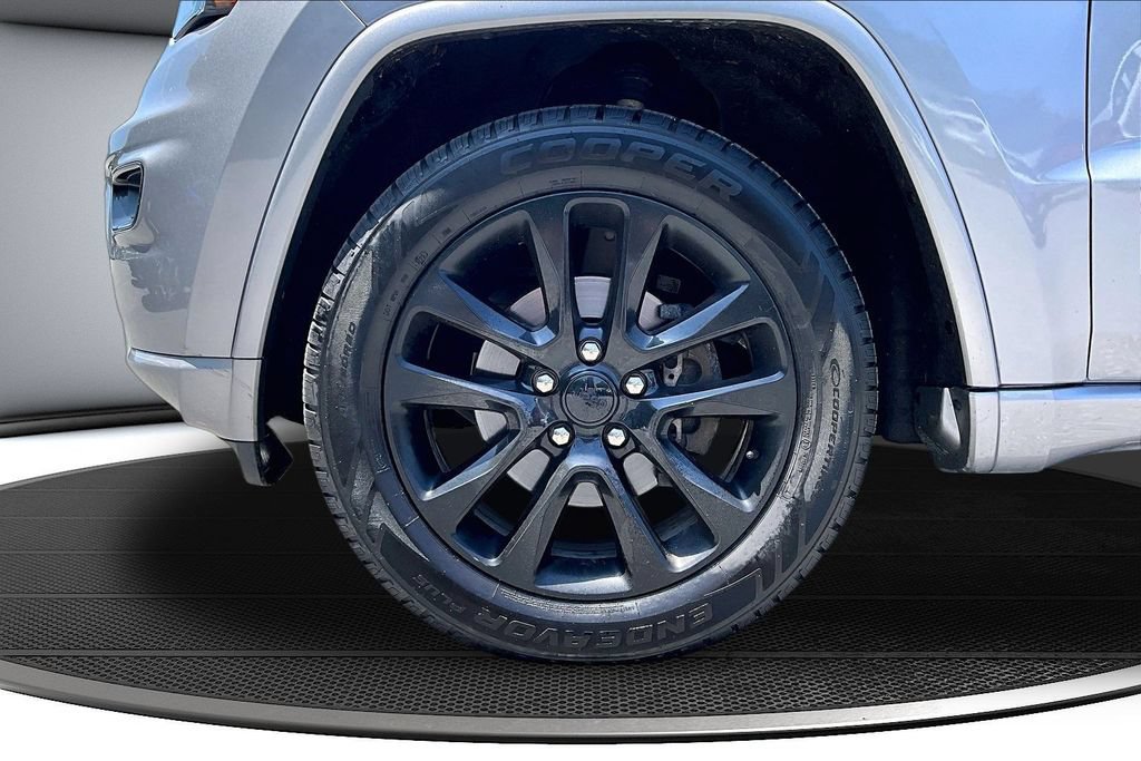 Used 2020 Jeep Grand Cherokee Altitude AWD/4WD image 34