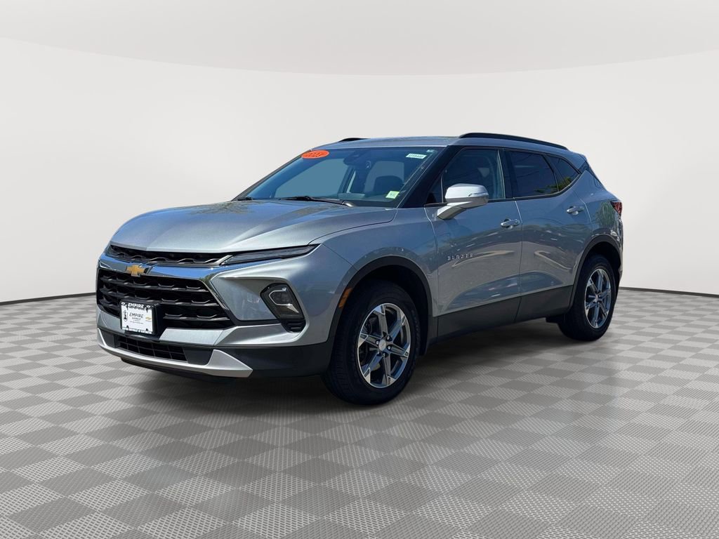 Used 2023 Chevrolet Blazer LT AWD/4WD image 3