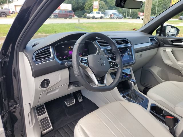 Certified 2024 Volkswagen Tiguan SE R-Line FWD image 25