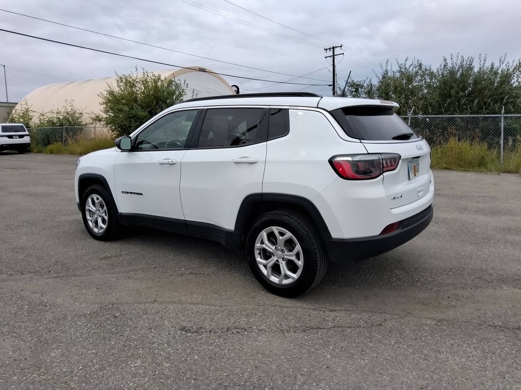 Used 2024 Jeep Compass Latitude AWD/4WD image 6