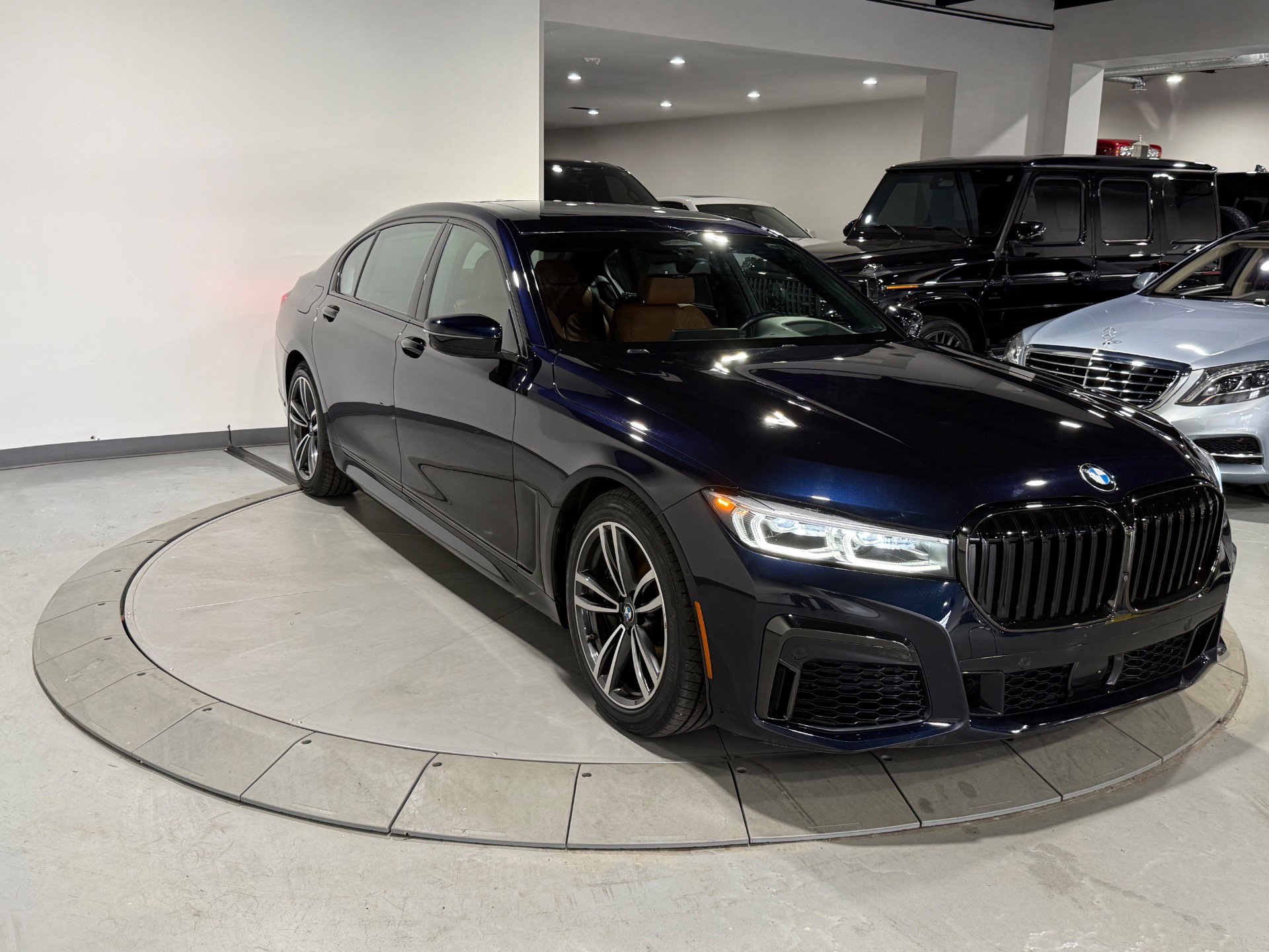 Used 2022 BMW 740i xDrive w/ M Sport Package image 15