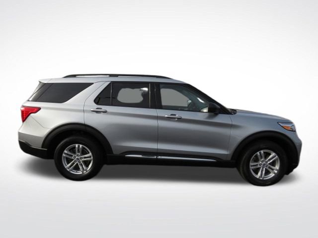 Certified 2022 Ford Explorer XLT w/ Equipment Group 202A AWD/4WD image 9