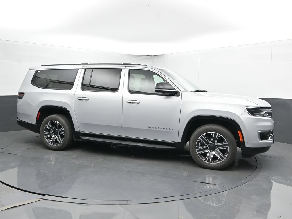 Used 2024 Jeep Wagoneer L Series II w/ Flexible Seating Group AWD/4WD image 4