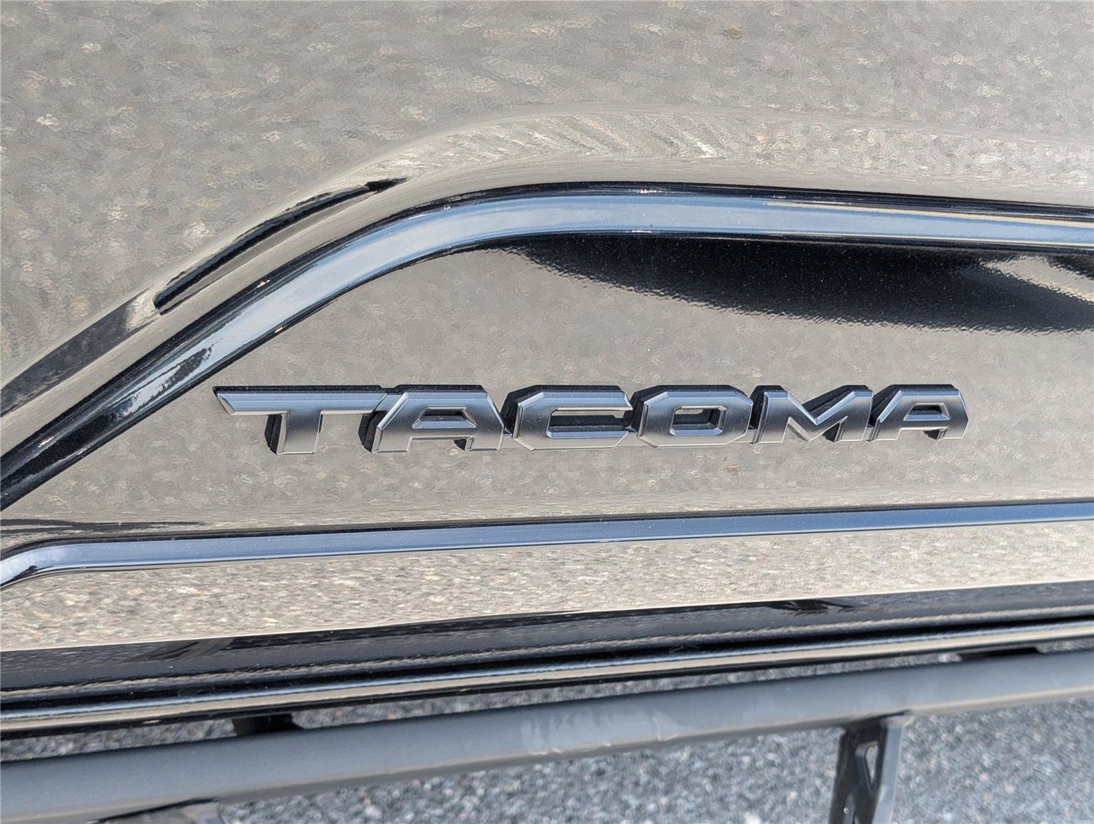 Used 2025 Toyota Tacoma TRD Sport w/ TRD Sport Upgrade Package AWD/4WD image 9