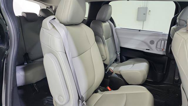 Used 2025 Toyota Sienna XLE w/ XLE Plus Package AWD/4WD image 28