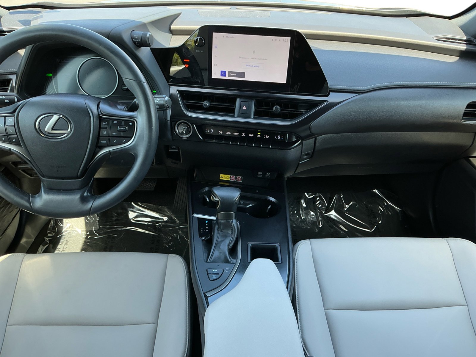 Used 2023 Lexus UX 250h FWD w/ Accessory Package (Z2) image 10