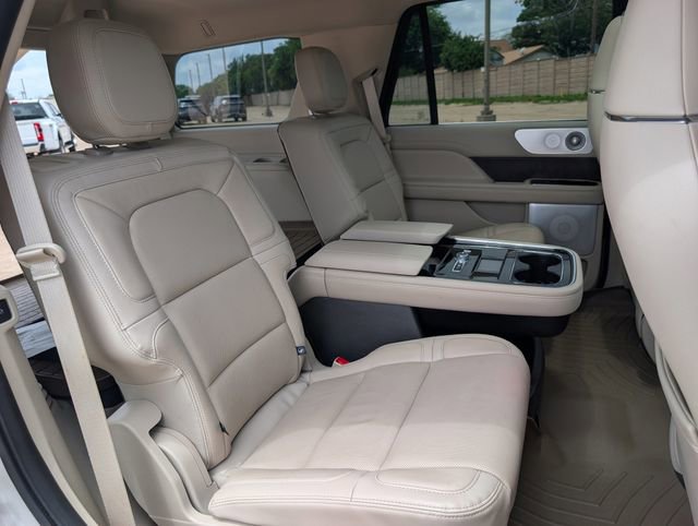 Used 2021 Lincoln Navigator Reserve w/ Luxury Package RWD image 29