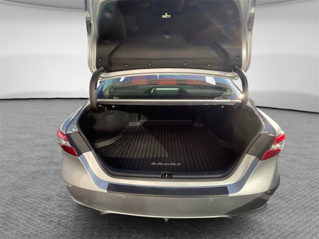 Used 2022 Toyota Camry XSE image 25