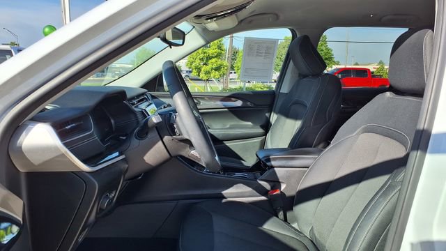 Used 2023 Jeep Grand Cherokee Laredo w/ Luxury Tech Group I image 16