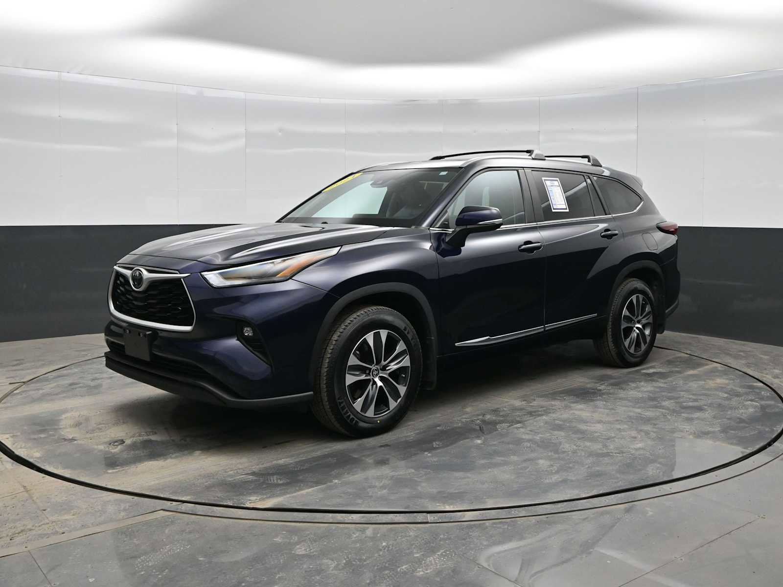 Used 2024 Toyota Highlander XLE image 4