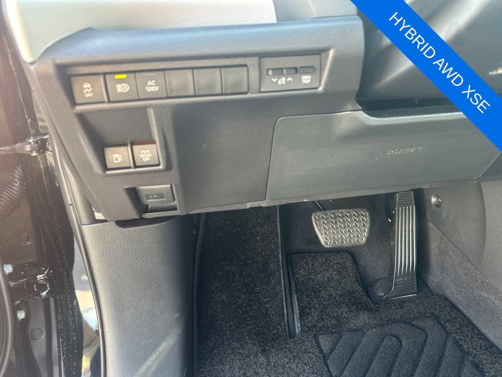 Used 2026 Toyota Sienna XSE AWD/4WD image 11