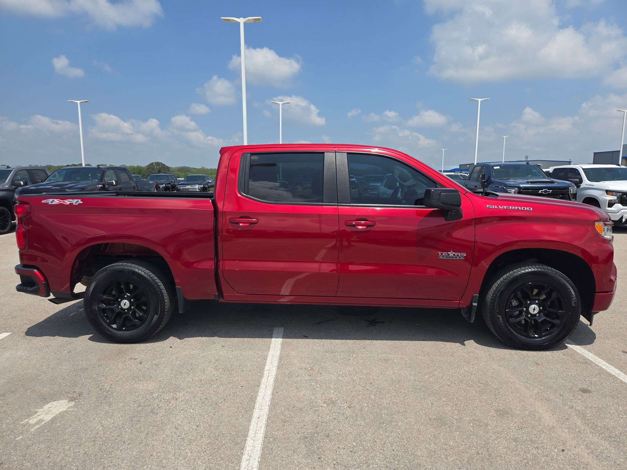 Used 2023 Chevrolet Silverado 1500 RST AWD/4WD image 2