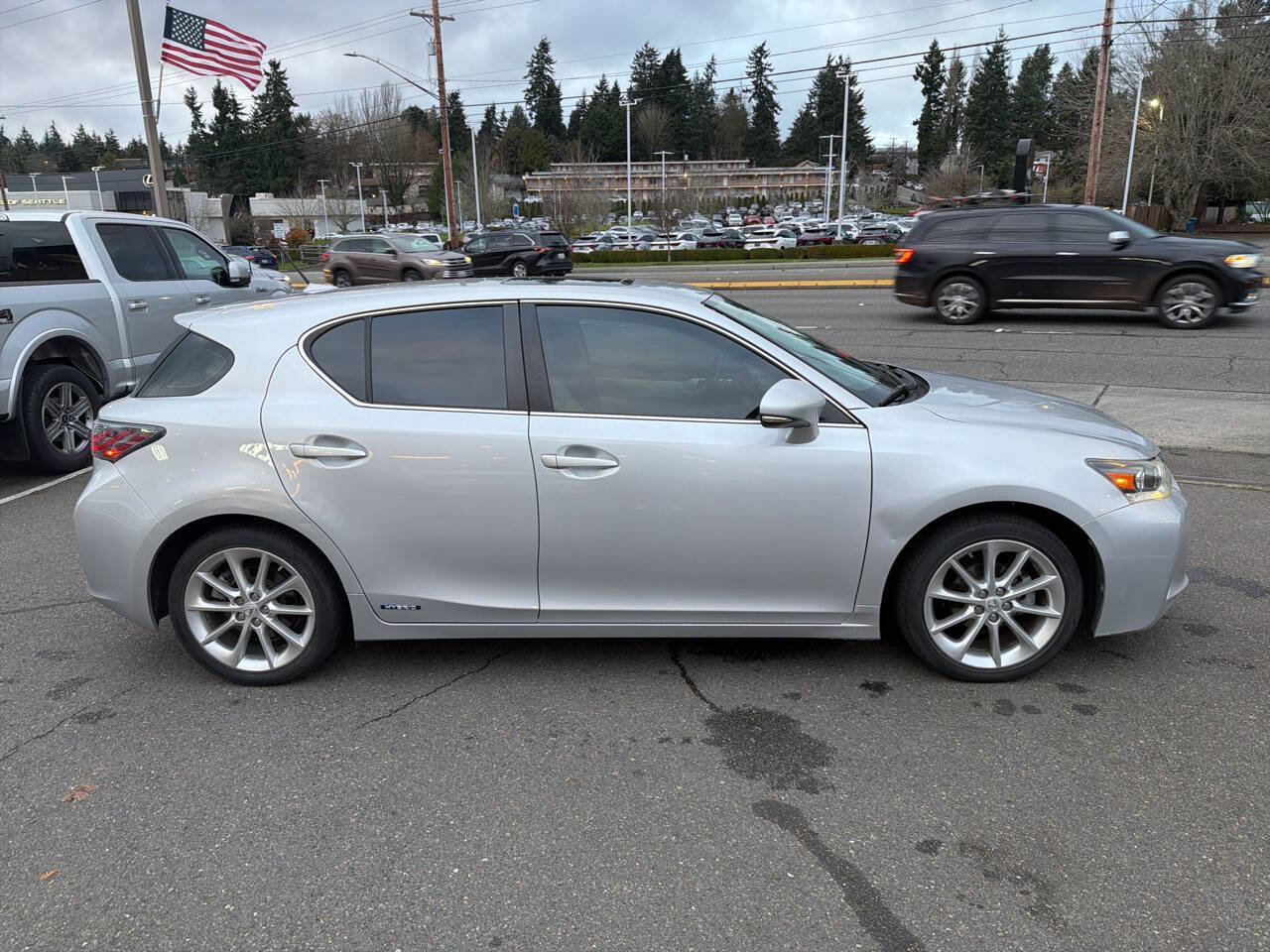 Used 2011 Lexus CT 200h Premium w/ Premium Audio Pkg image 9