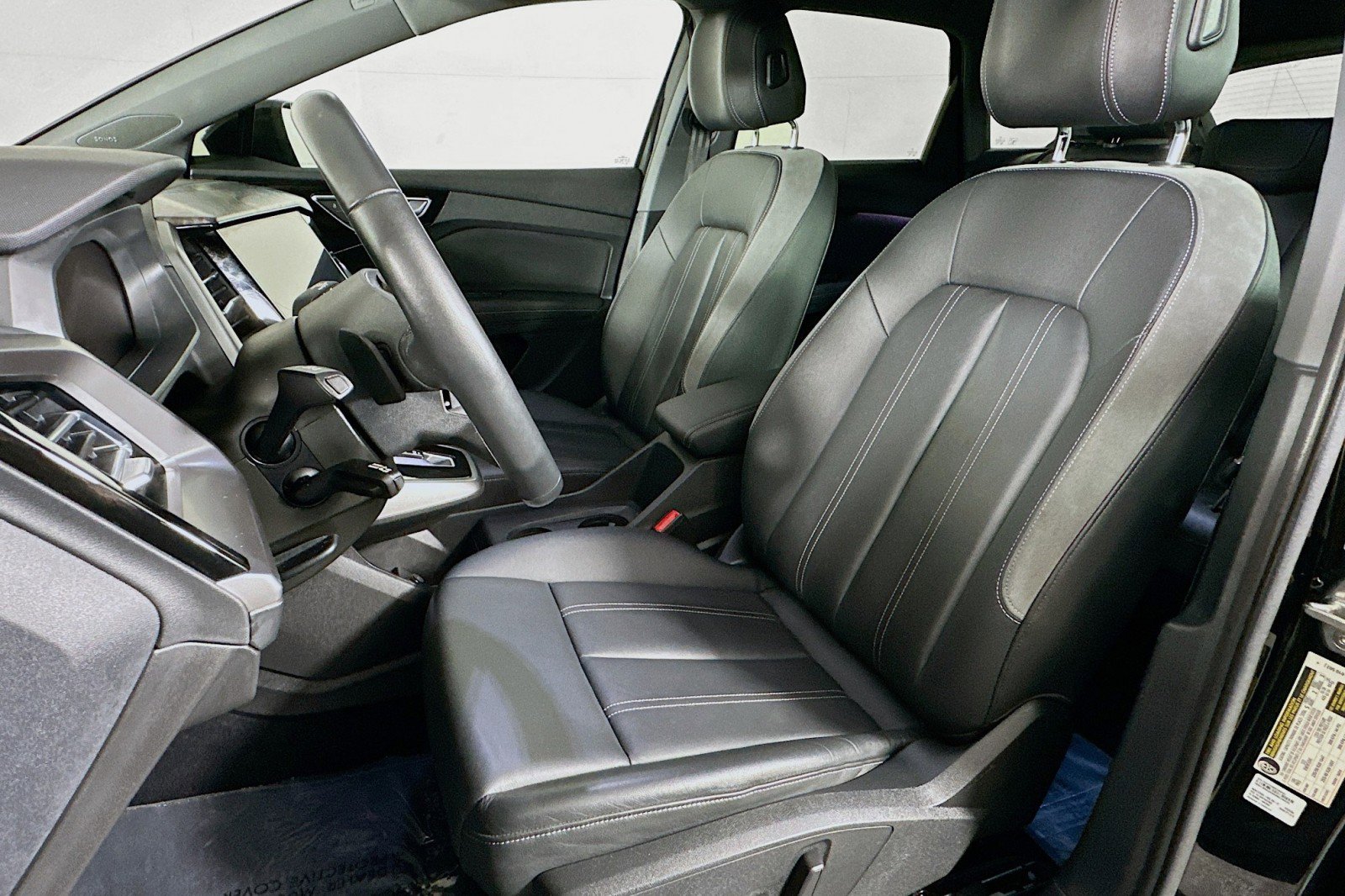 Used 2023 Audi Q4 e-tron Premium Plus w/ Premium Plus image 18