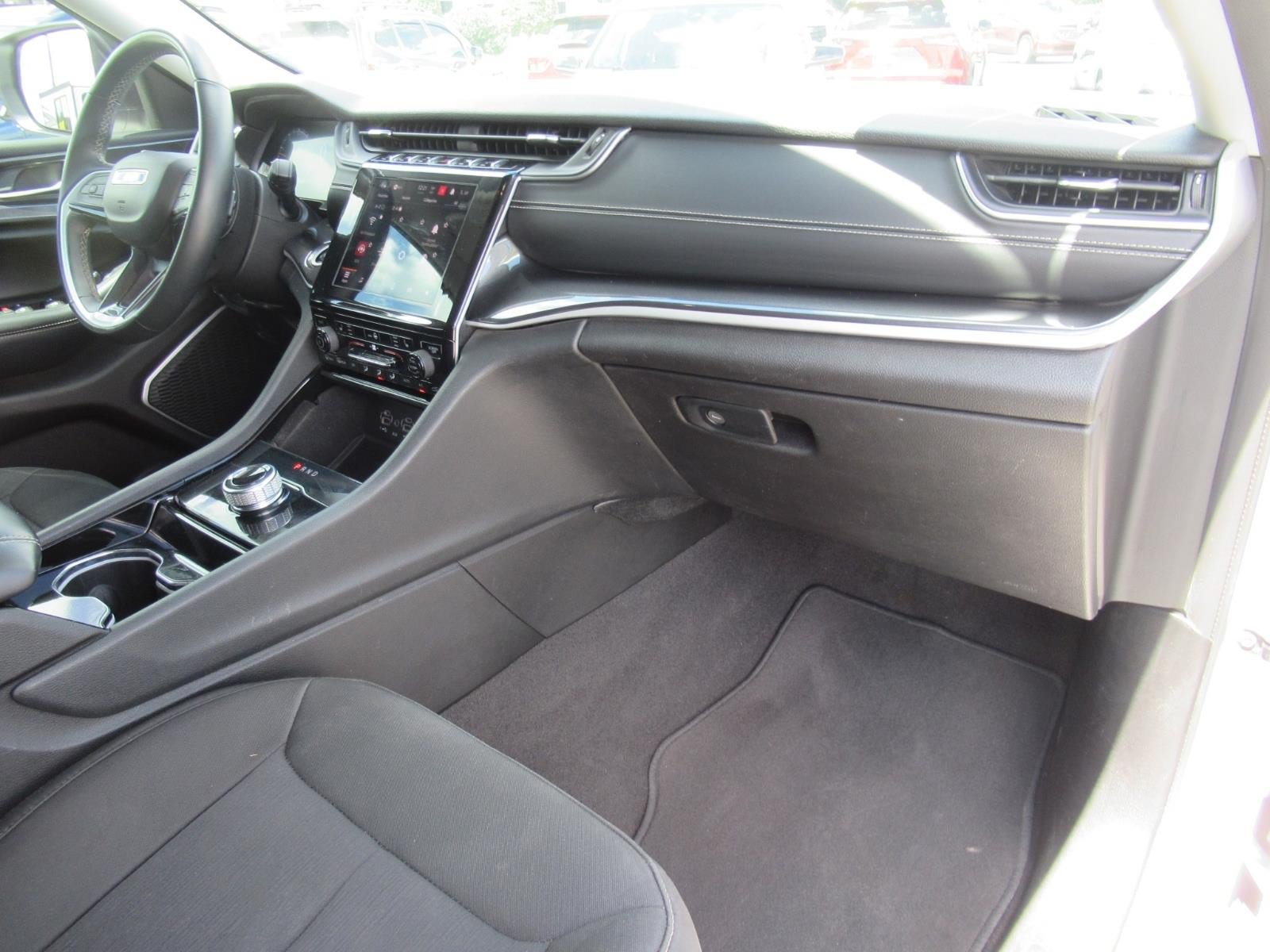 Used 2021 Jeep Grand Cherokee L Laredo w/ Luxury Tech Group I RWD image 11