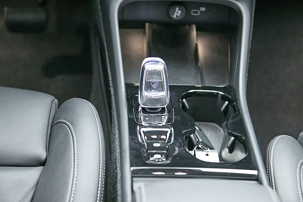 Certified 2025 Volvo XC40 B5 Ultra AWD/4WD image 29