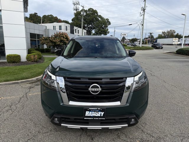 Certified 2022 Nissan Pathfinder Platinum w/ Cargo Package AWD/4WD image 3