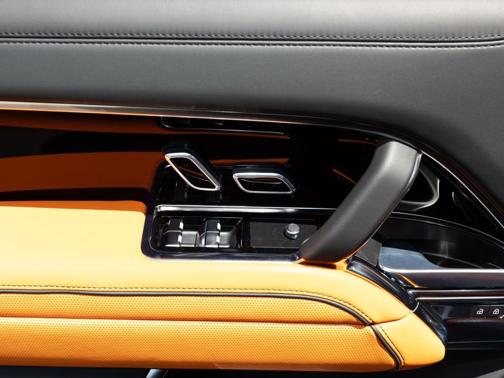 Used 2025 Land Rover Range Rover SE AWD/4WD image 20