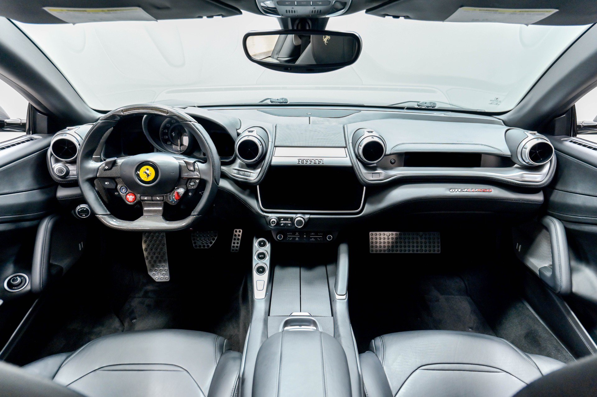 Used 2017 Ferrari GTC4Lusso AWD/4WD image 46