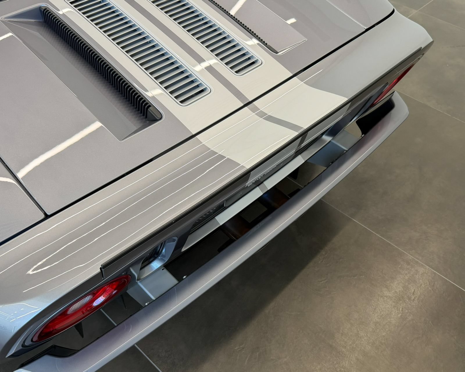Used 2006 Ford GT RWD image 42