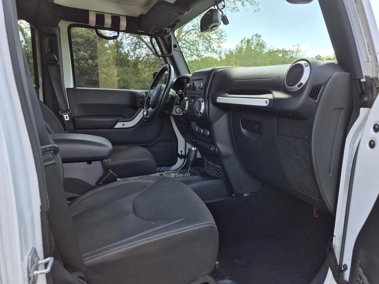 Used 2016 Jeep Wrangler Unlimited Sahara w/ Max Tow Package AWD/4WD image 18