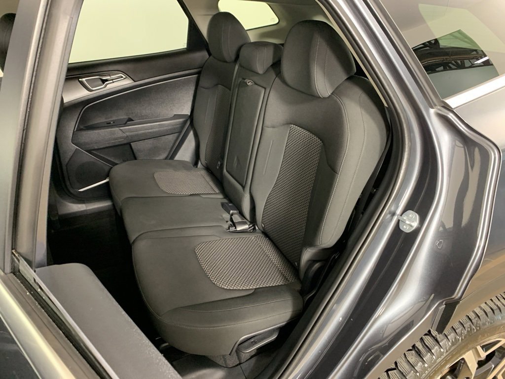 Used 2023 Kia Sportage LX image 32