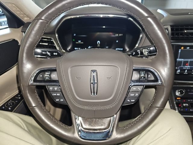 Used 2018 Lincoln Continental Select w/ Continental Climate Package AWD/4WD image 13