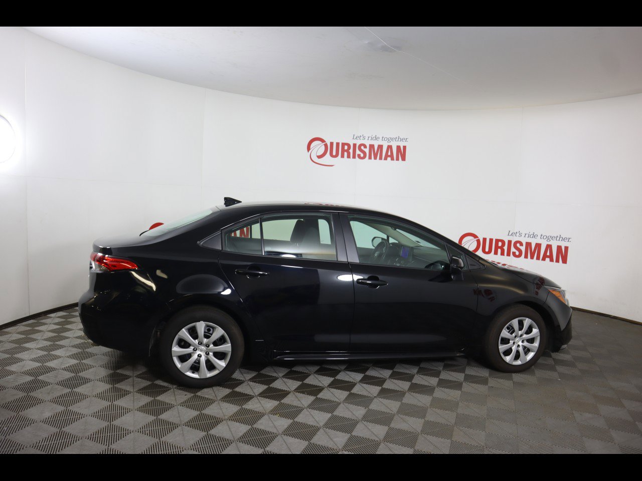 Used 2025 Toyota Corolla LE FWD image 12