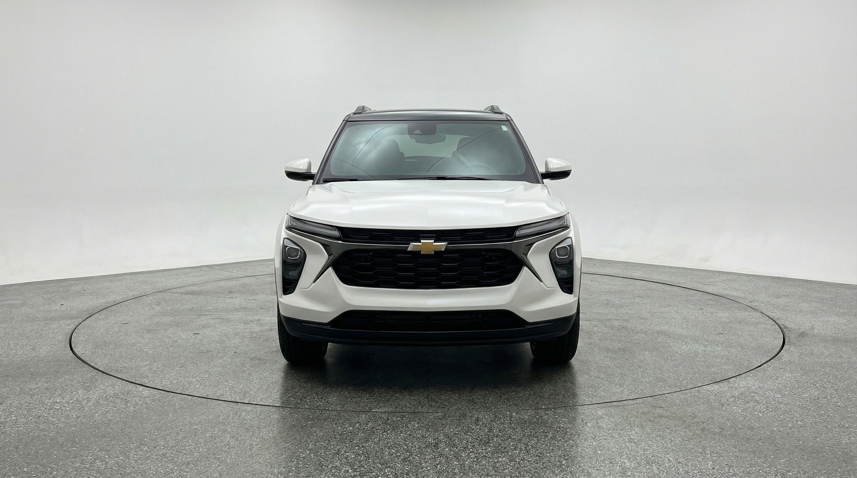 Used 2025 Chevrolet TrailBlazer LT image 2