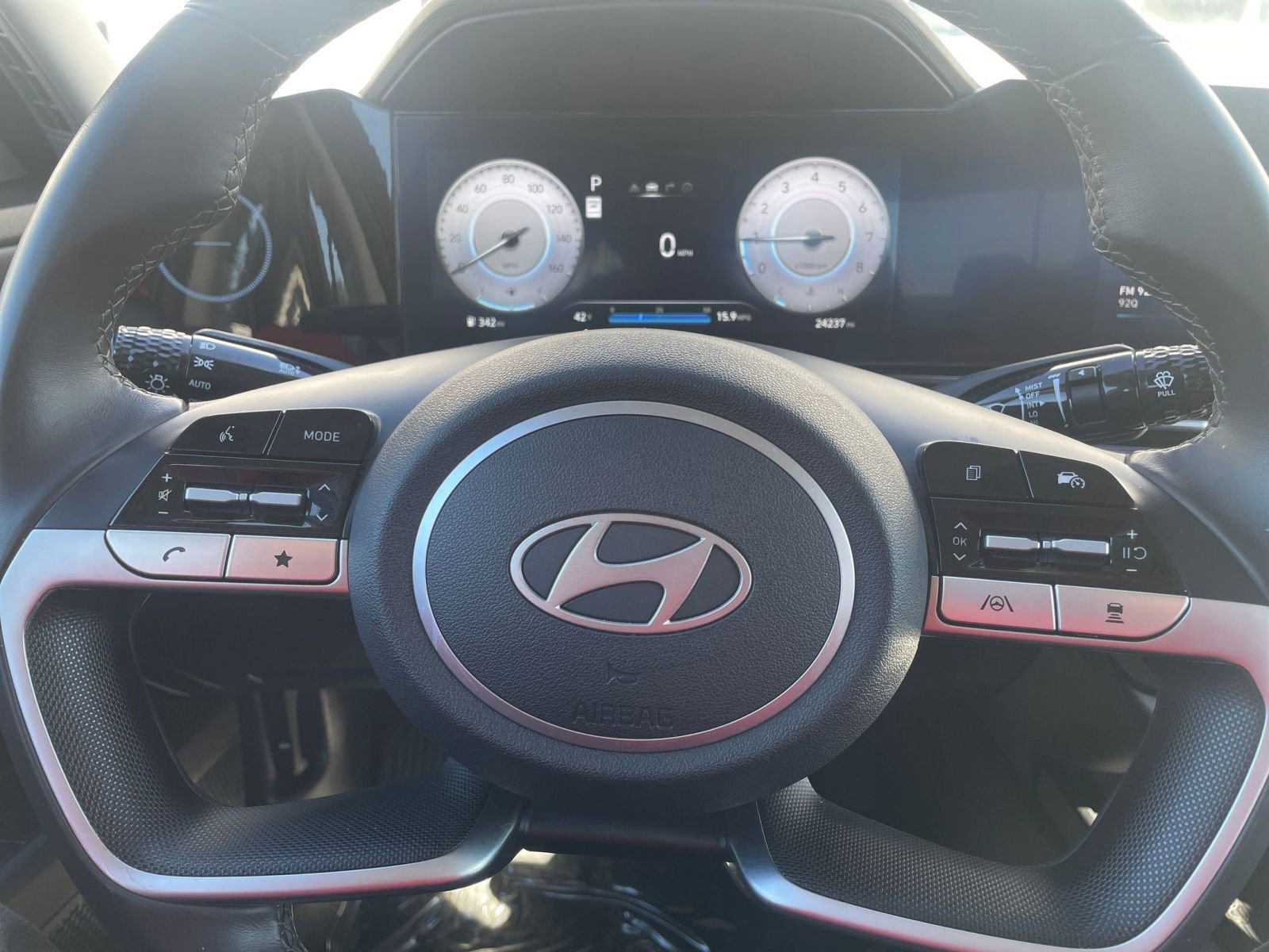 Used 2025 Hyundai Elantra SEL image 25