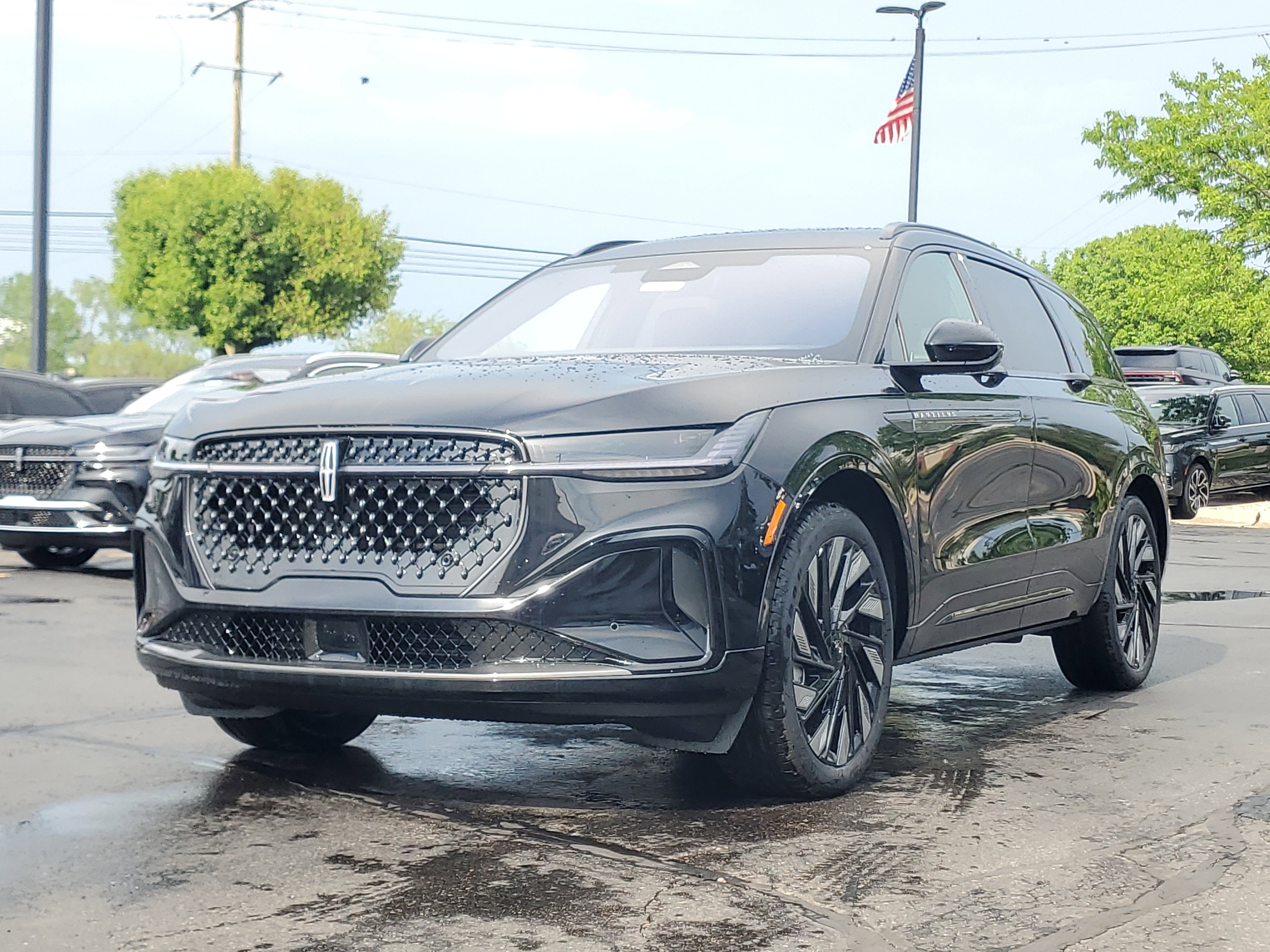 New 2026 Lincoln Nautilus Reserve w/ Jet Appearance Package AWD/4WD image 2