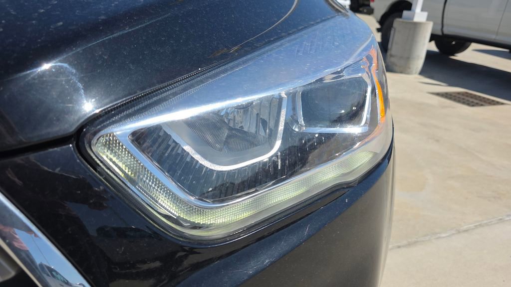 Used 2017 Ford Escape Titanium image 9