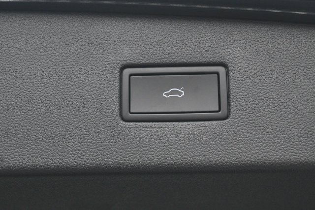 Used 2024 Volkswagen Tiguan SE AWD/4WD image 31
