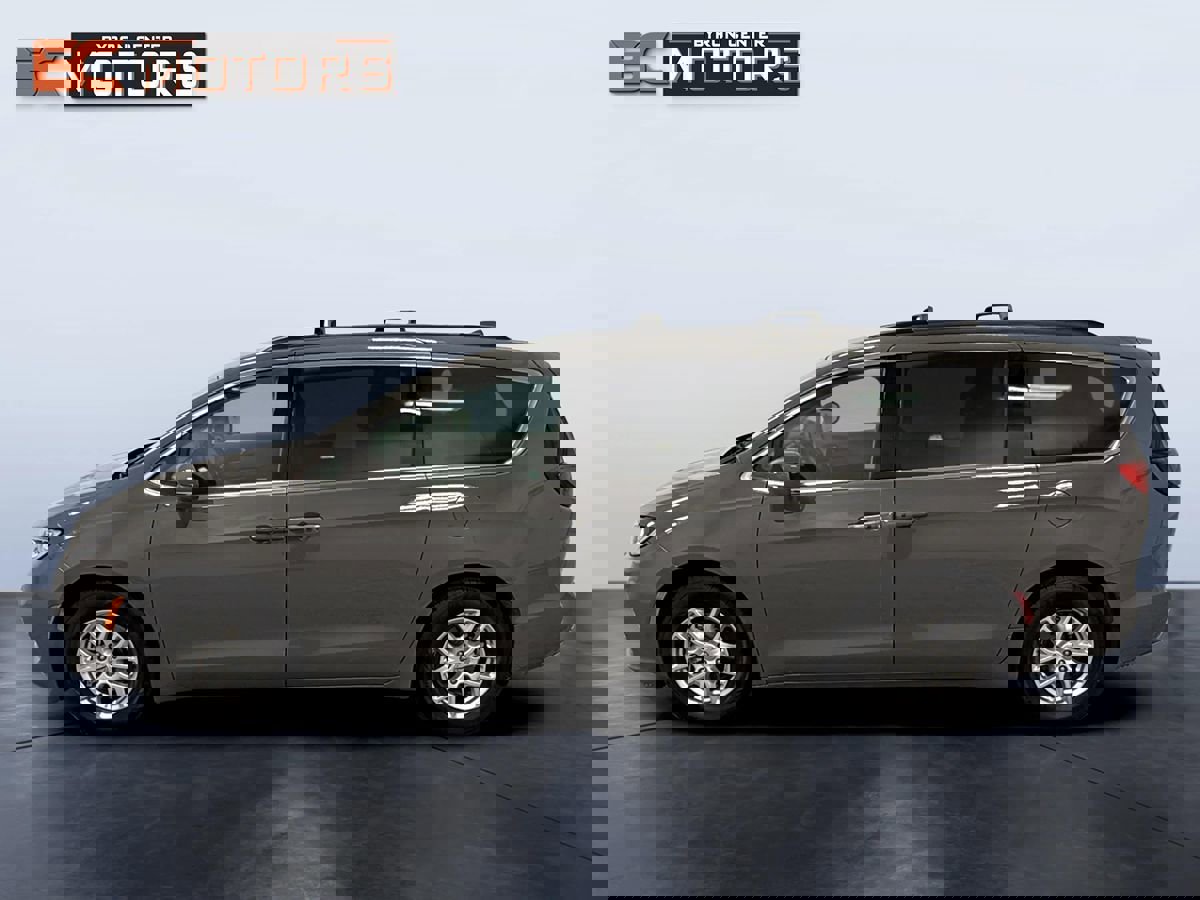 Used 2022 Chrysler Pacifica Touring-L image 3