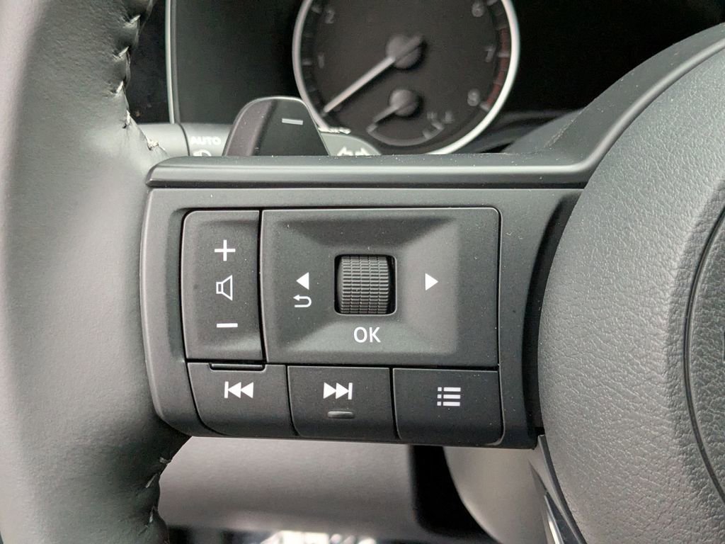 New 2025 Nissan Pathfinder SV image 16