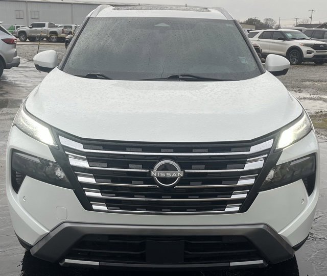 Used 2024 Nissan Rogue SL w/ SL Premium Package image 3