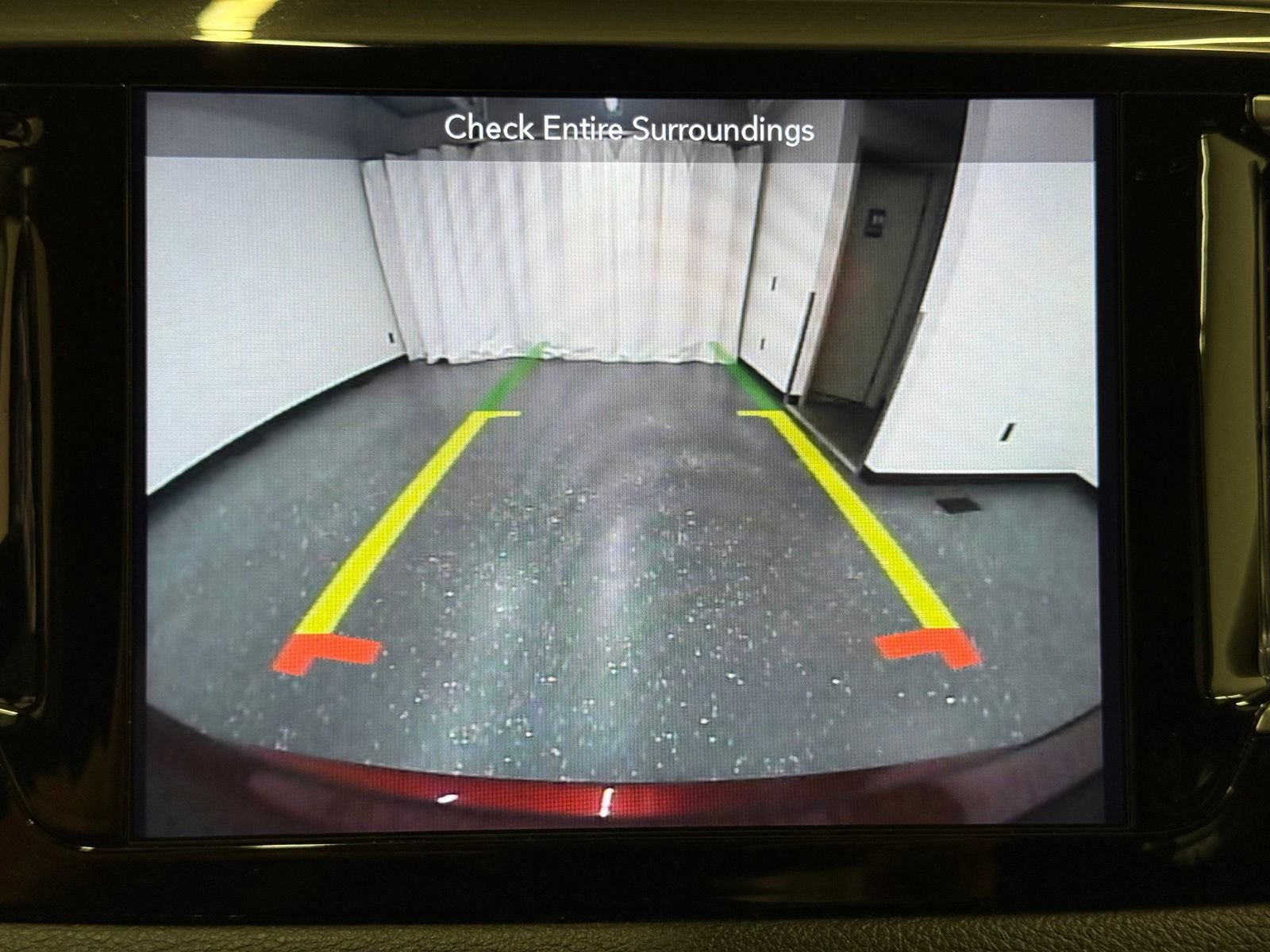 Used 2019 Chrysler Pacifica Limited w/ Tire & Wheel Group FWD image 16