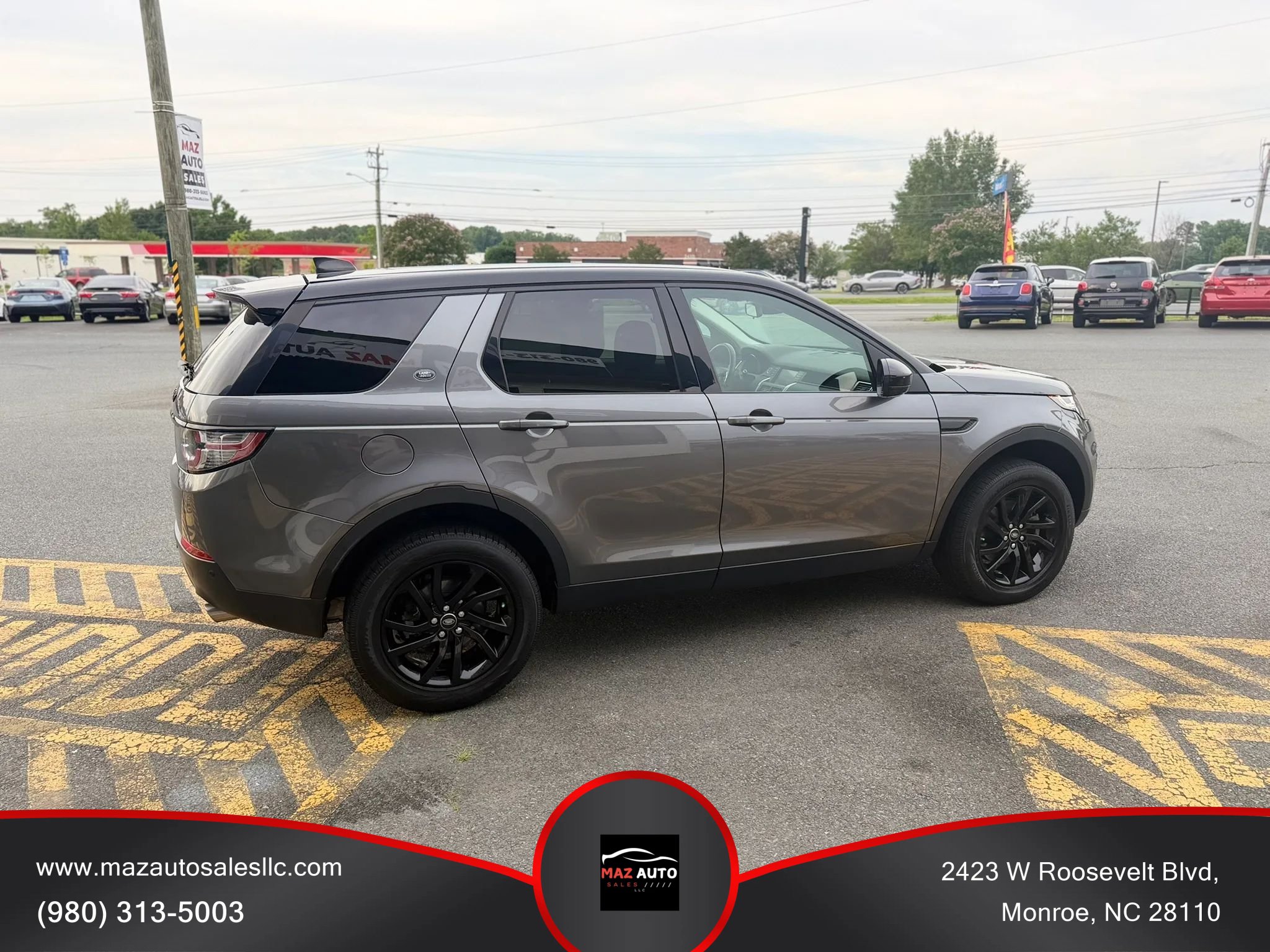 Used 2018 Land Rover Discovery Sport SE AWD/4WD image 4