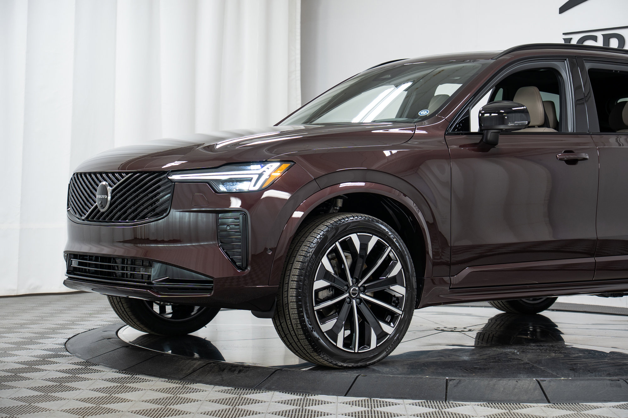 New 2026 Volvo XC90 B6 Ultra w/ Protection Package image 26