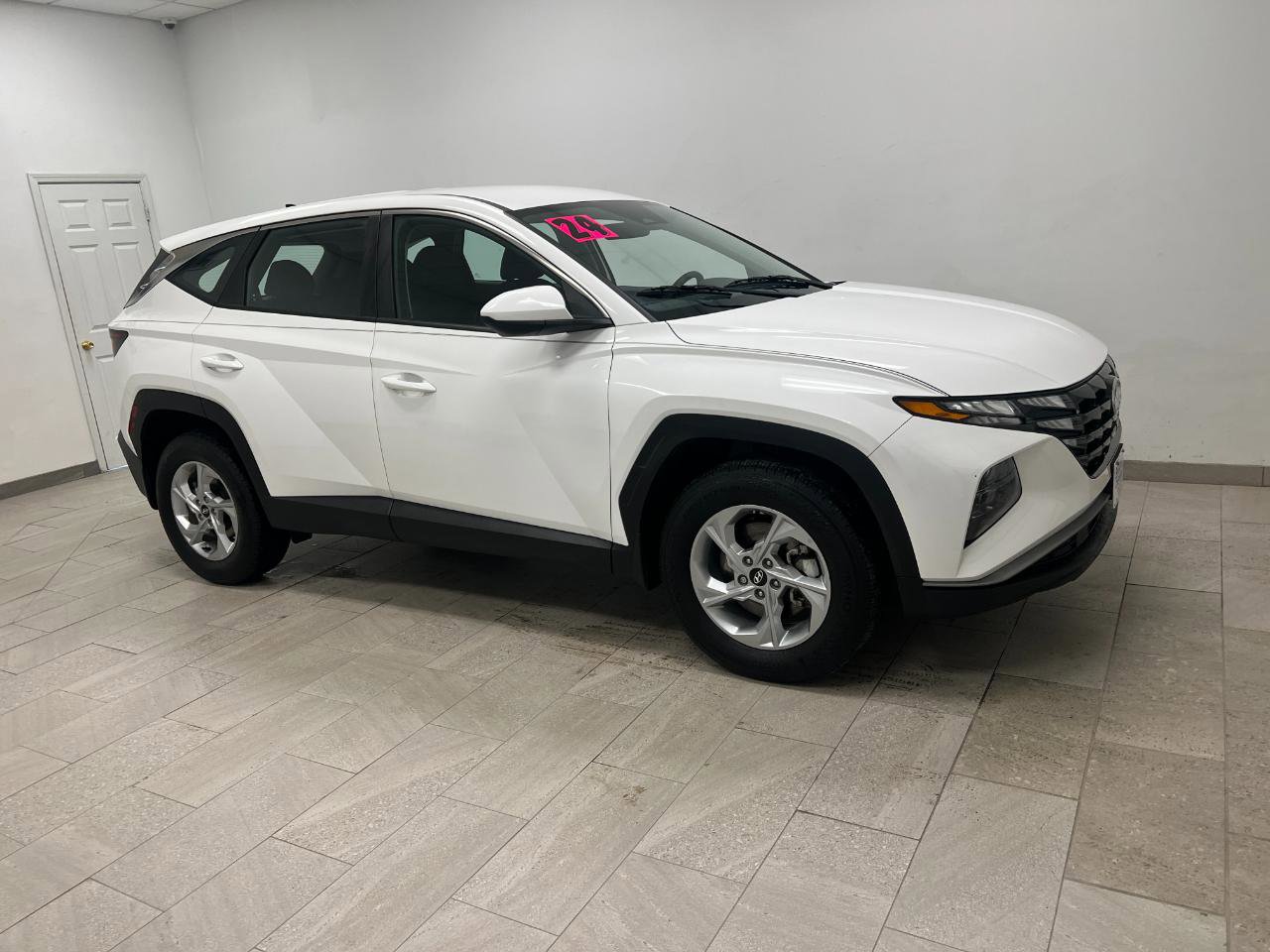 Used 2024 Hyundai Tucson SE image 3