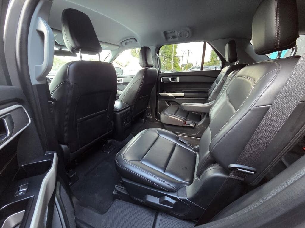 Used 2022 Ford Explorer XLT w/ Equipment Group 202A image 12