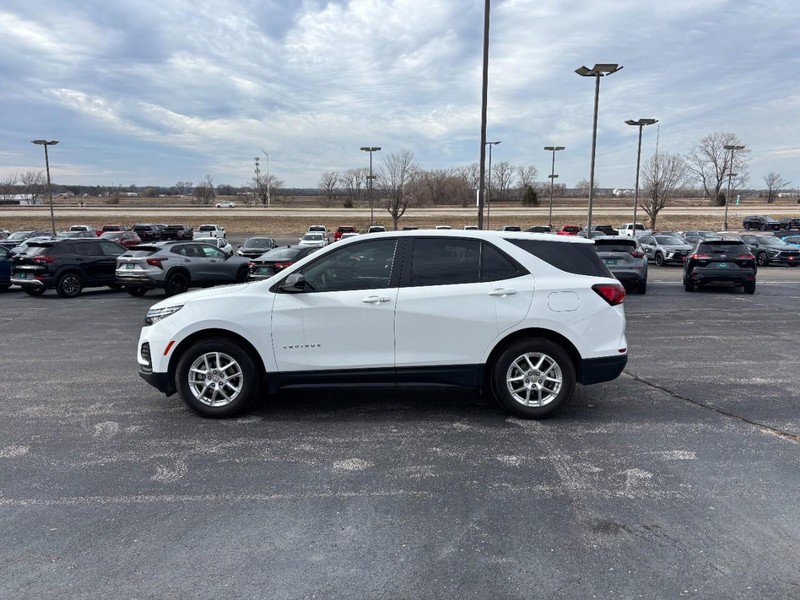 Used 2022 Chevrolet Equinox LS image 2